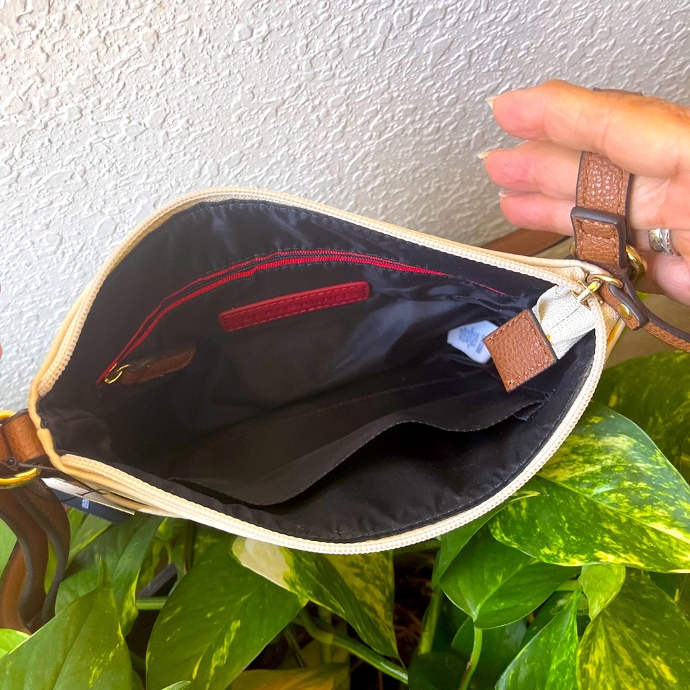 Tommy Hilfiger Crossbody Purse (New with Tags) - Picture 6 of 7